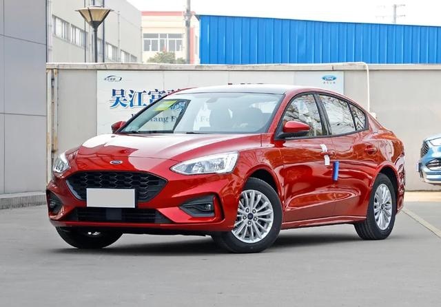 1.5T+8AT造型运动不输思域，福克斯为何销量不够好？