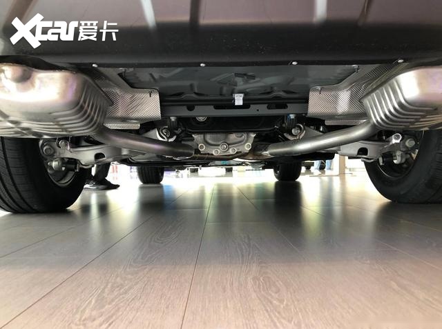解读2023款福特探险者，双球节铝合金前悬架，1700兆帕冷萃钢A柱