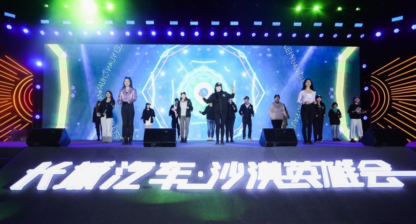 黑弹、旅装炮正式交车 长城炮“炮火联盟”共创大会嗨翻阿拉善