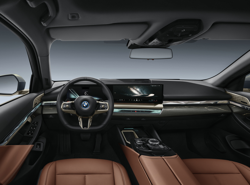油电齐发，全新BMW 5系长轴距版强势登陆