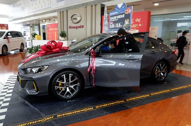 探店影豹：年轻人愿为颜值加2000，绿色抢手，J15、J16得宠