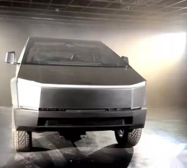 保时捷卡宴将推纯电版；新款Model 3实车曝光