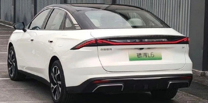 对标驱逐舰05，吉利银河L6，紧凑型插混轿车，亮相在即？