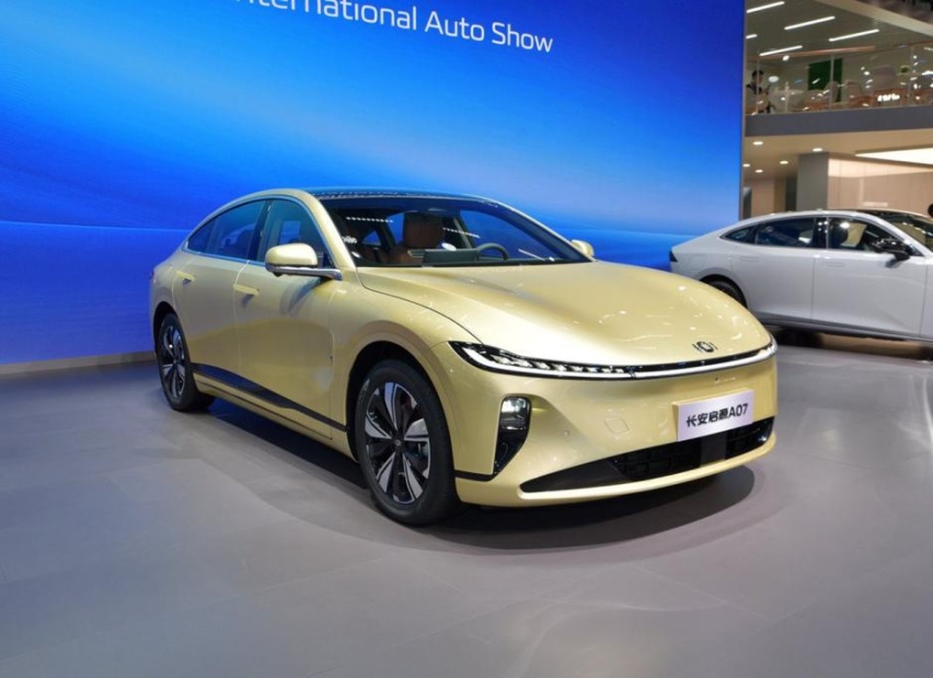 除了阿维塔和深蓝，长安再推出全新新能源车，启源A07吸引年轻人