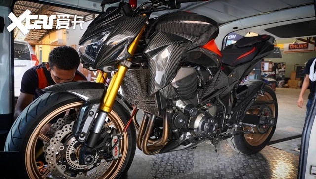 彻头彻尾的奢侈川崎z800全碳纤维改装