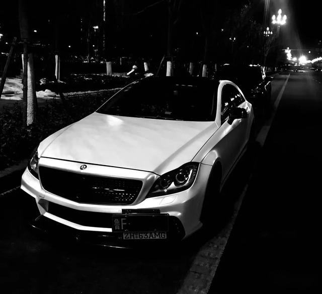 线条丰腴的奔驰最美轿车CLS，黑化之后变身低趴大佬