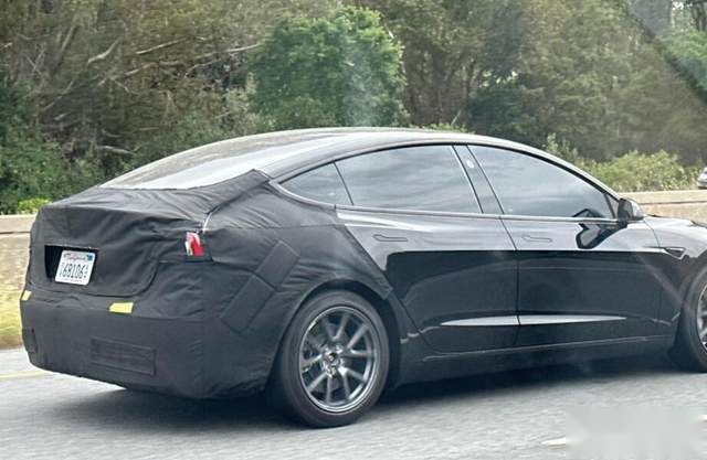 会降价吗？最早7月发布，特斯拉新款Model 3冬测谍照曝光