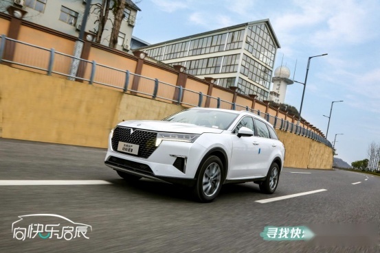 在小城的时光里说一句“向快乐启辰”