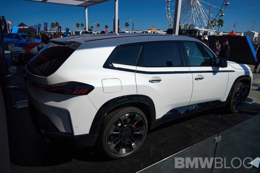2300000元的BMW，配什么车漆最好看？