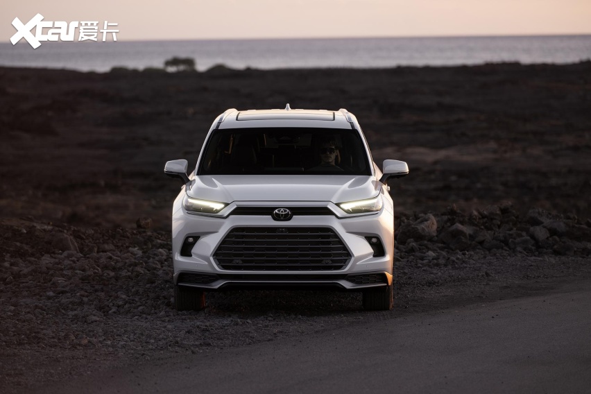 约合人民币38万元起，2024款丰田大汉兰达Hybrid MAX 官图