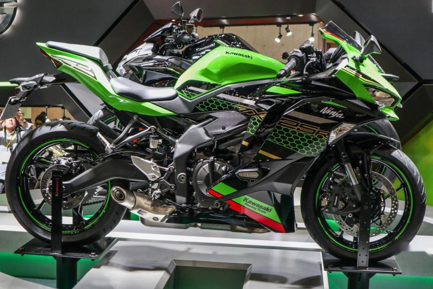 川崎打响小排量四缸车军备赛第一枪，250CC川崎ZX-25R