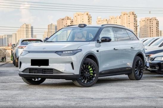 同为纯电中型SUV，对比特斯拉Model Y，这车能提供更多情绪价值？