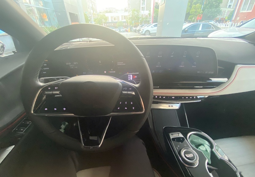 来晚了吗？凯迪拉克GT4实车曝光，2.0T动力，对标奔驰GLA/宝马X
