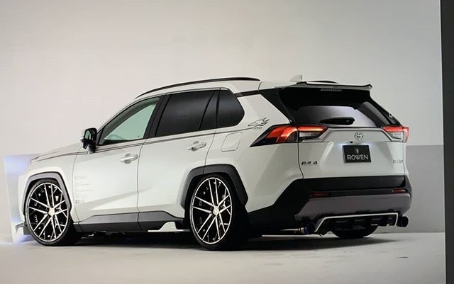 广州车展看到全新一代丰田RAV4不知道怎么改？Rowen外观