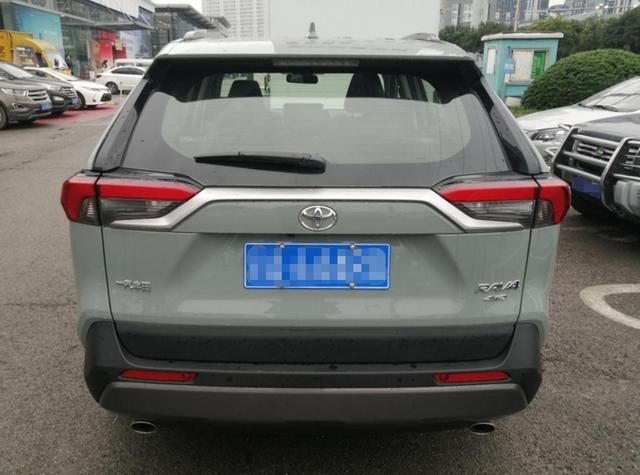 到店实拍全新RAV4荣放：实车外形很酷，两驱中高配受欢迎