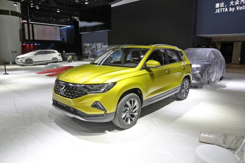 只卖8.48万的合资SUV，空间不输荣放，油耗6.2L