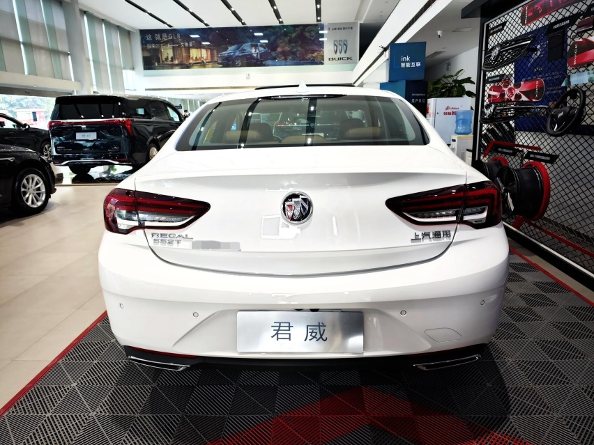 经典美系轿车 实拍别克君威 19.68万元起值得买吗？