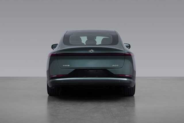 又“卷”起来了？长安启源首款车型来袭，特斯拉Model3压力大了？