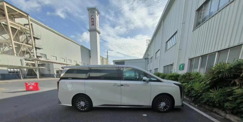 广汽传祺全新M8内饰曝光，有望年内正式上市，售价多少会火？
