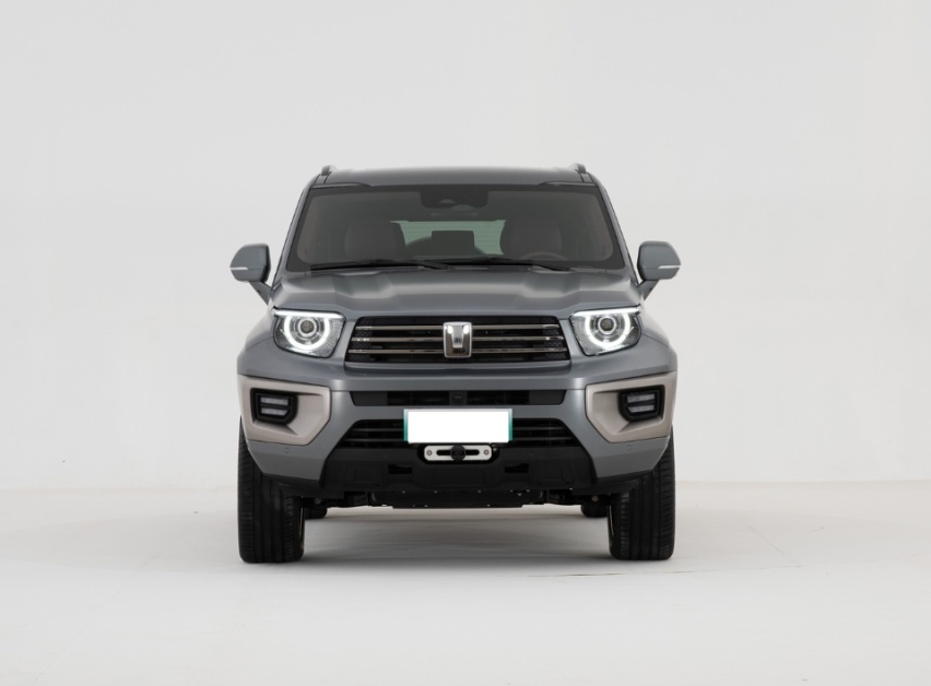 长城版“大G”，搭载3.0T V6插混，非承载式车身，车长5米多