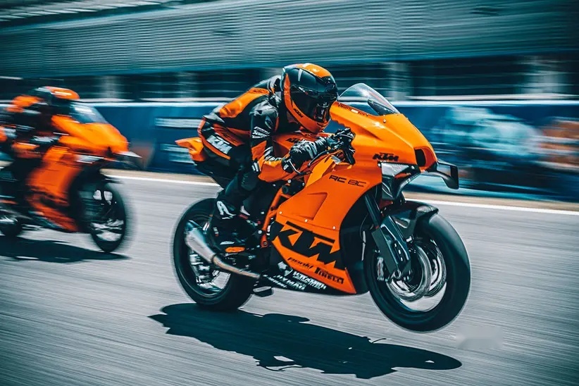 ktm-rc-8c-2.jpg.png