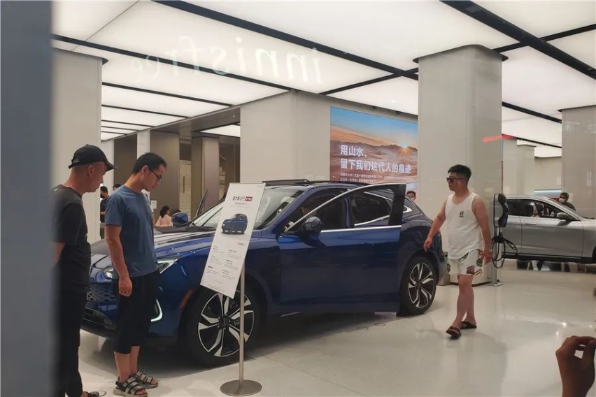 为什么是赛力斯SF5？我终于在华为的店里看了一台汽车