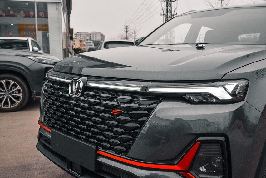 性价比真高！新款长安CS35 PLUS上市，9.39万元起！