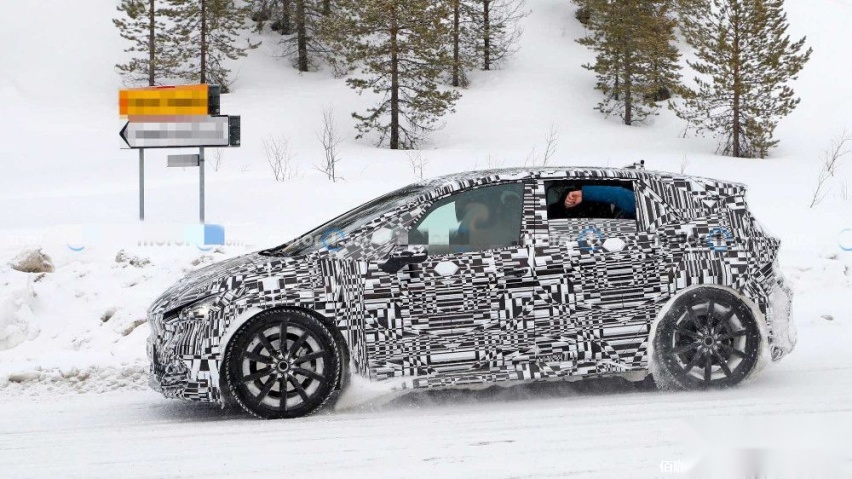 cupra-el-born-new-spy-photo-front-three-quarters (3).jpg