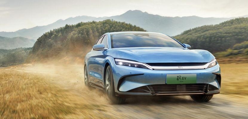 20万级中型纯电轿车，深蓝SL03 EV和汉EV，怎么选？