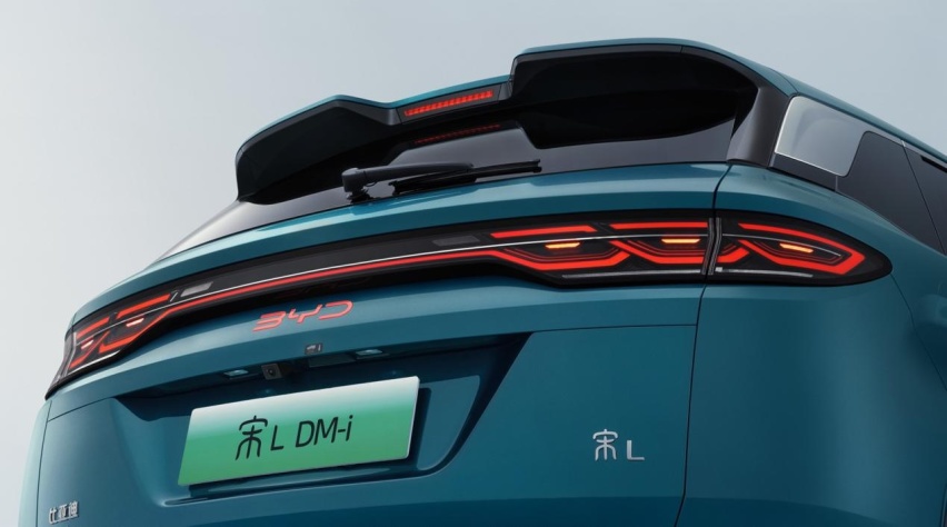 百公里亏电油耗3.9L！宋L DM-i上市售价13.58万元起