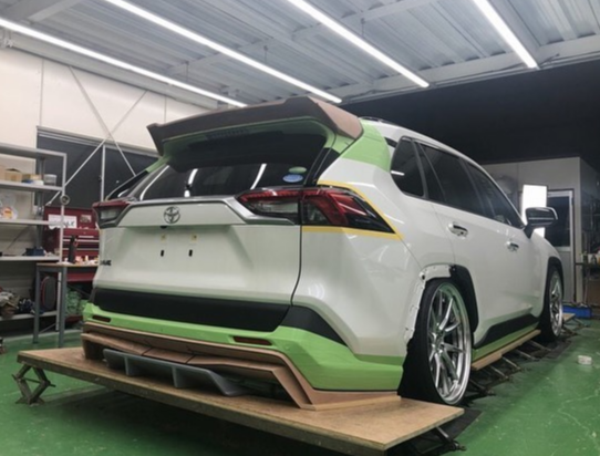 丰田RAV4改装，低趴加四出，你喜欢吗？