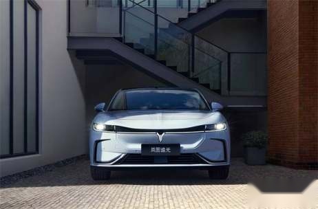 定义豪华电动轿车  新标准 岚图追光全球首发亮相