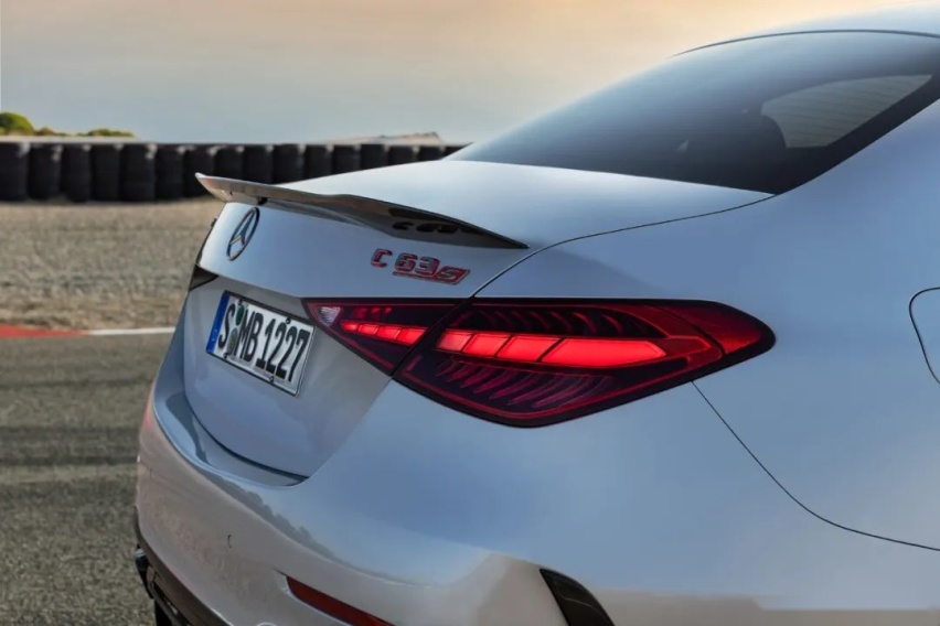 插混四缸的AMG C63来了！宝马M3半夜笑出声？