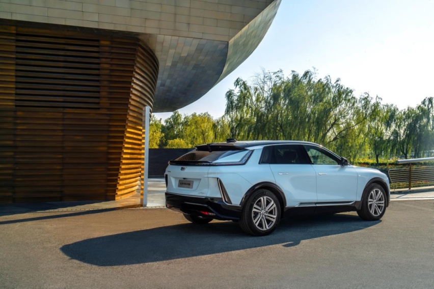 凯迪拉克纯电锐歌大战特斯拉Model Y，谁会脱颖而出？