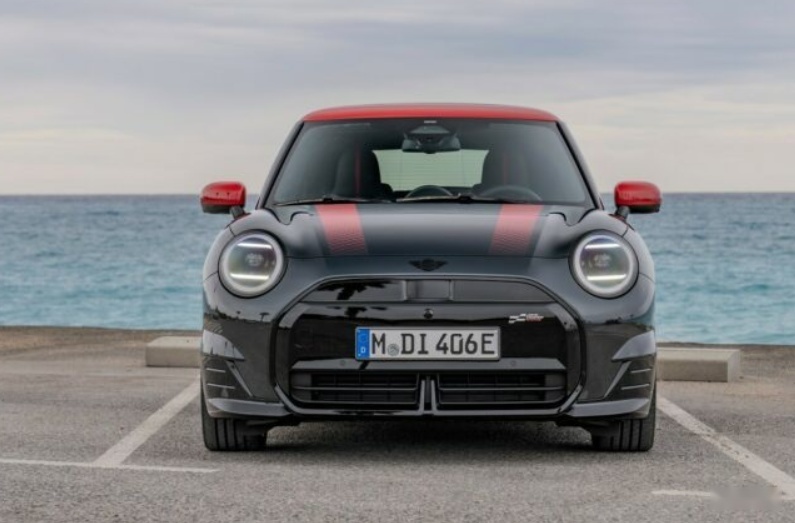 MINI Cooper SE JCW Trim官图发布 外观激进 动力