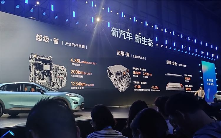 买车还配4K相机和投影仪，深蓝S05玩的就是惊喜