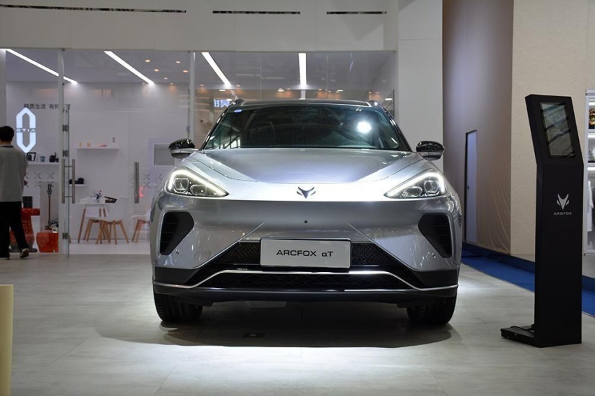 自驾出游该怎么选？极狐阿尔法T、问界M5、特斯拉Model Y三强PK