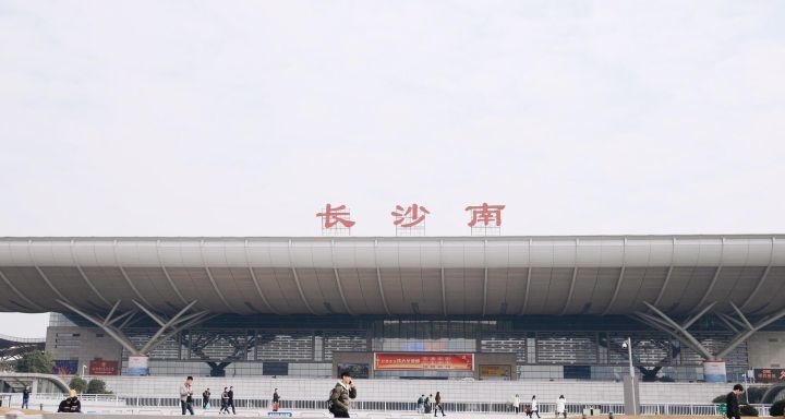 长沙南站停车费多少钱一天，长沙南站停车场省钱停车攻略来了