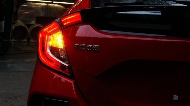 思域两厢首批提车，落地直逼18万，为何车主说它超值？