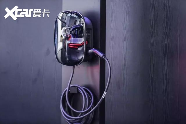 机场代客充电服务,24小时道路救援充电服务以及梅赛德斯-奔驰专属充