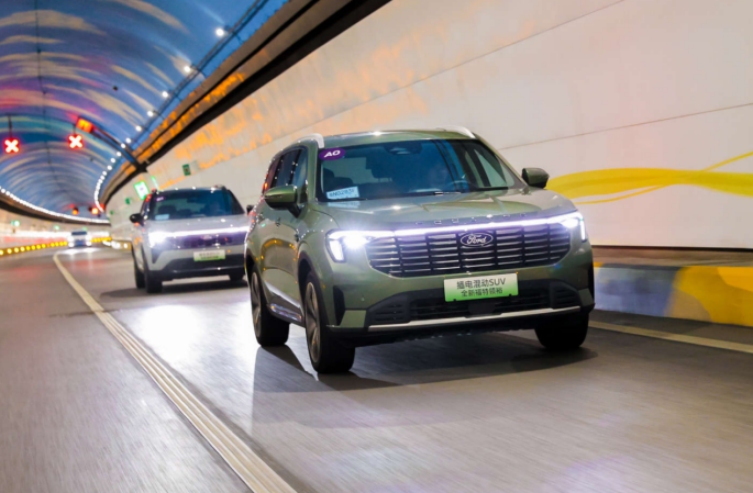 試駕全新福特領睿/領馭PHEV,饋電油耗4字頭,價格卷得可怕 試駕全新福特領睿/領馭PHEV,饋電油耗4字頭,價格卷得可怕