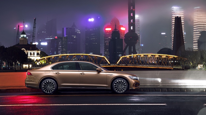 发光车标+电吸门+3米轴距！这辆30万级C级车低调又豪华