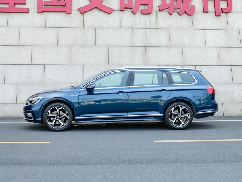 想买7座靠谱的SUV 皇冠陆放和汉兰达要咋选？