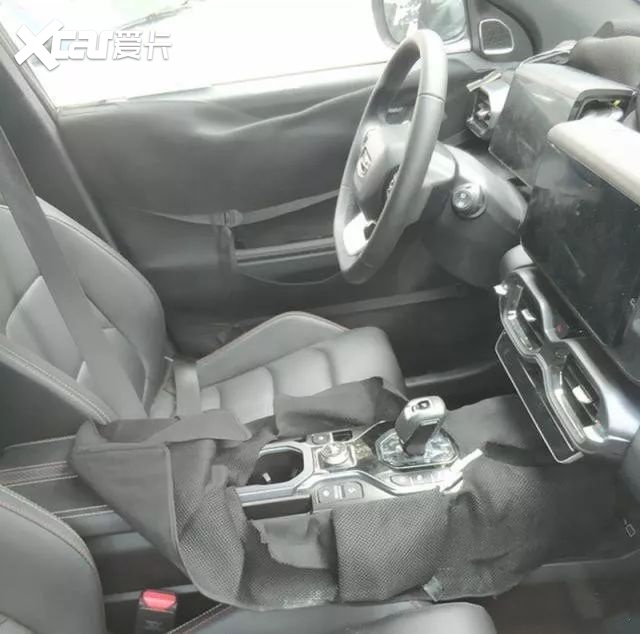 号称国产偶像级SUV，吉利icon无伪装实车曝光，用新标更硬