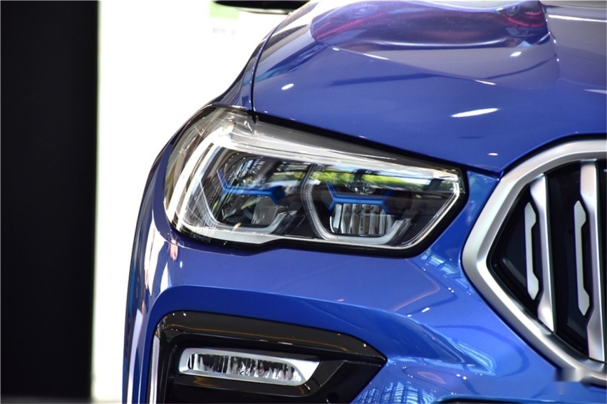 百万级Coupe SUV实拍对比 宝马X6和奥迪Q8谁更香？