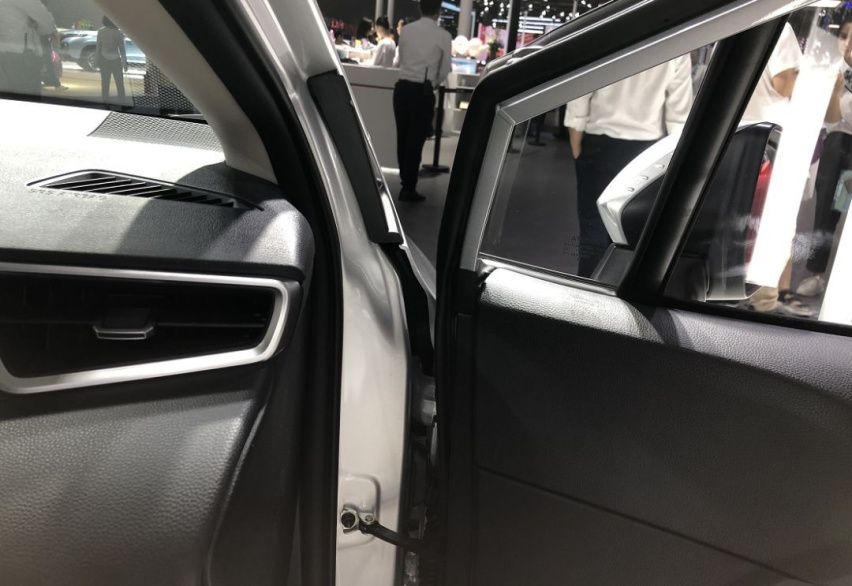 开云电竞官网从以前的舒适控到现在的全塑风销量大幅下滑的卡罗拉该反省下了(图20)