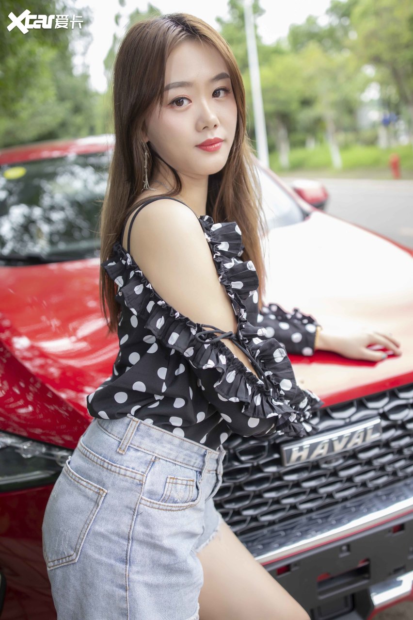 约别人家的媳妇拍照小姐姐喜提顶配f7x