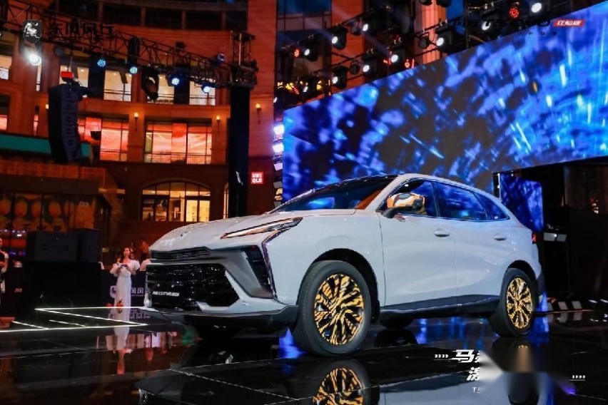 “超跑化”SUV 风行T5 EVO狂飚版，售价9.99万元起，零百只需