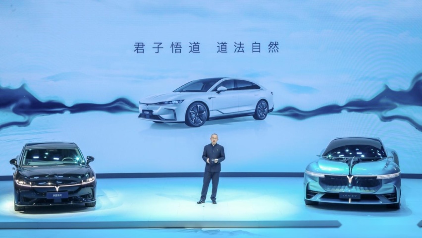 岚图追光上海车展正式上市32.29万起，租电方案最低19.29万