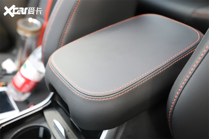 橙色元素勾画运动风帆，哈弗H4 PRO野外实拍